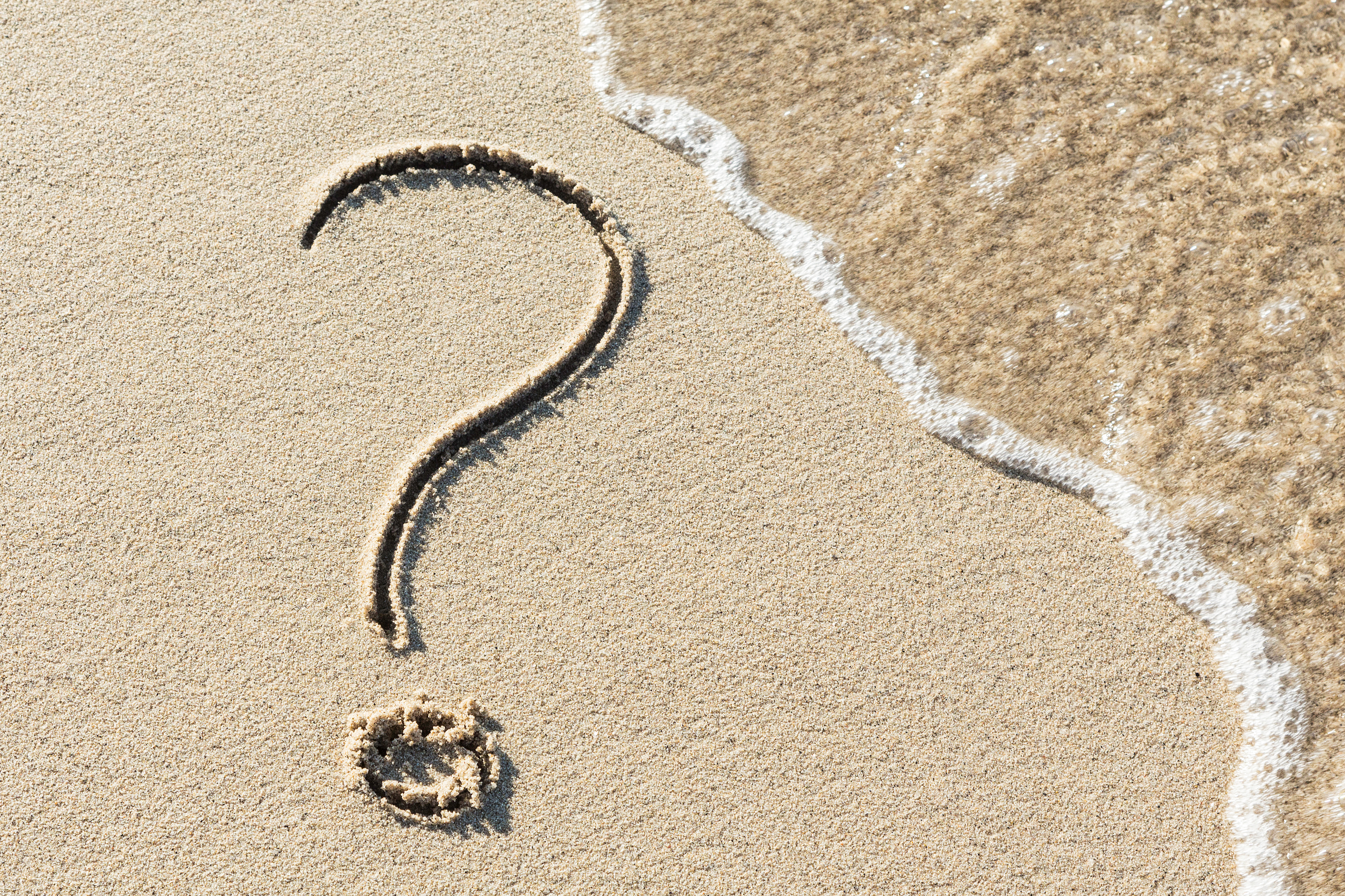 Fragezeichen im Sand