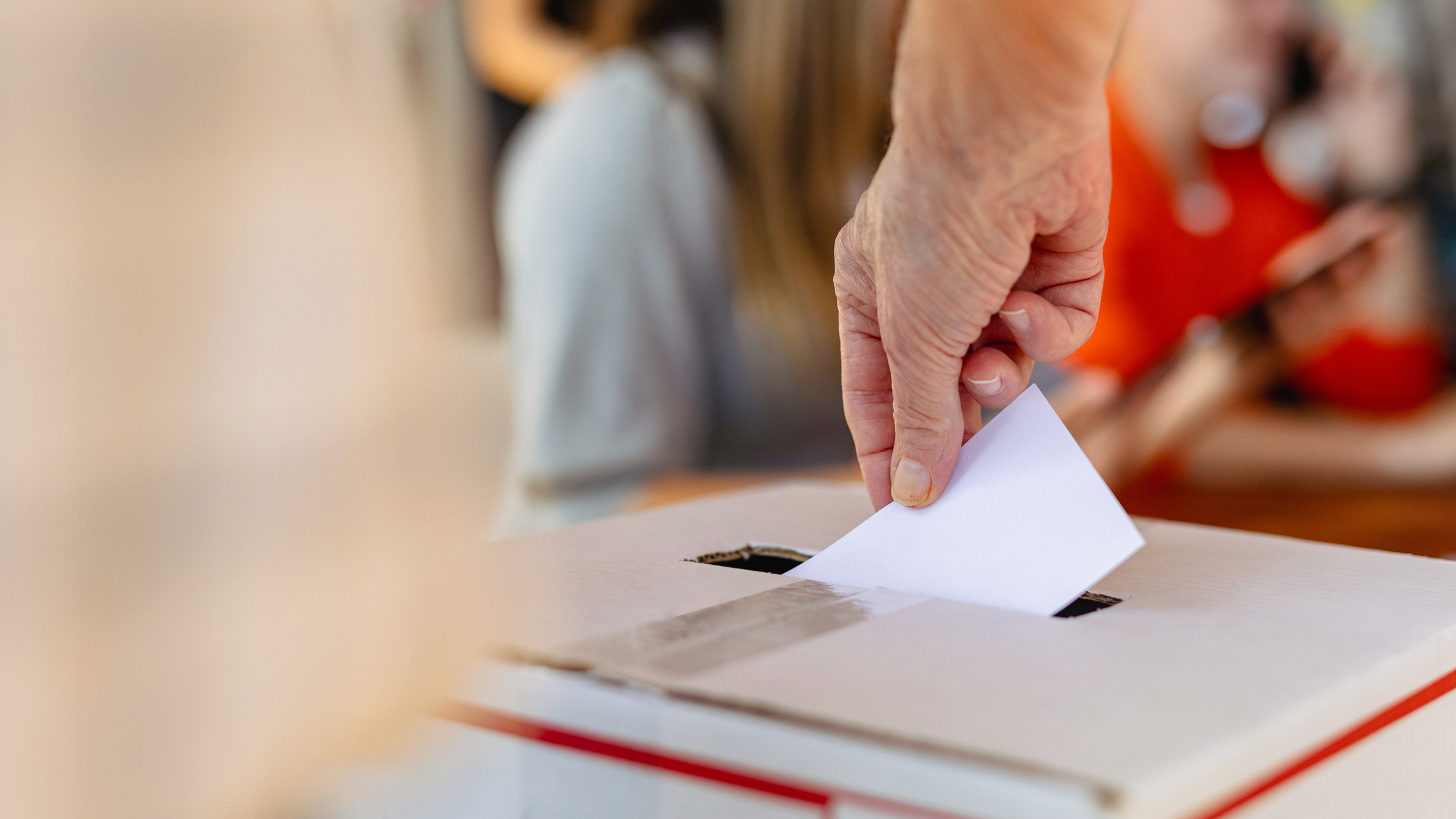 Betriebsratswahl – Wahlurne und Stimmzettel gehören dazu